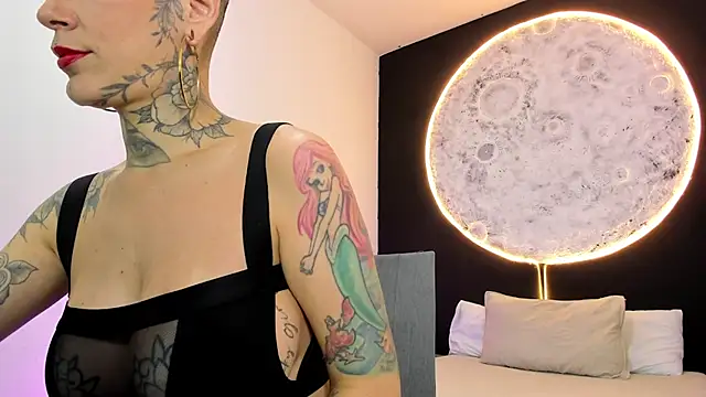 Snapshot of GinebraaFox_ chatting on 02.06.25 GinebraaFox  online show from 02.06.25