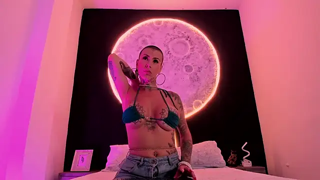 Snapshot of GinebraaFox_ chatting on 02.13.25 GinebraaFox  online show from 02.13.25