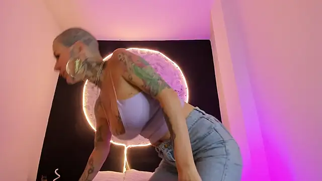 Snapshot of GinebraaFox_ chatting on 03.10.25 GinebraaFox  online show from 03.10.25