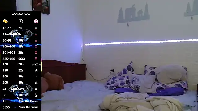 cuple hoot  online show from 10.03.25