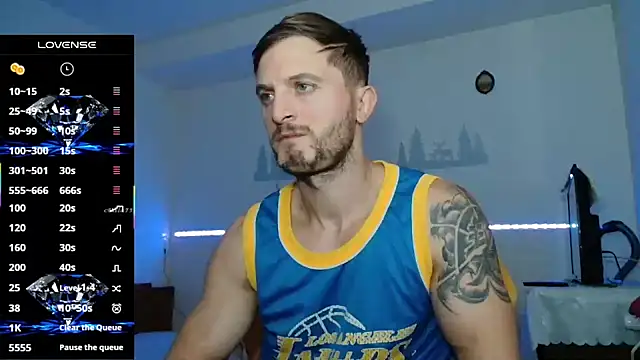 cuple hoot  online show from 10.05.25