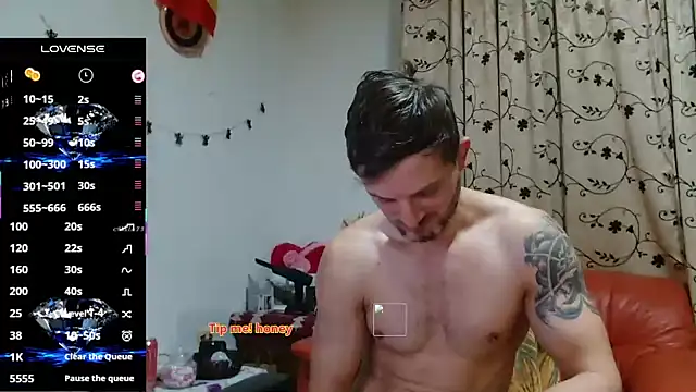 cuple hoot  online show from 10.31.25