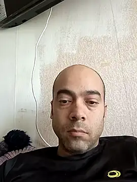 Snapshot of Entretener chatting on 10.26.25 Entretener online show from 10.26.25