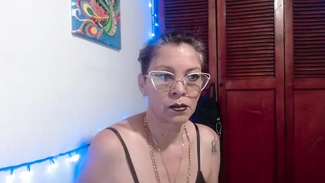 Snapshot of electra-mommy chatting on 07.01.26 electra-mommy online show from 07.01.26