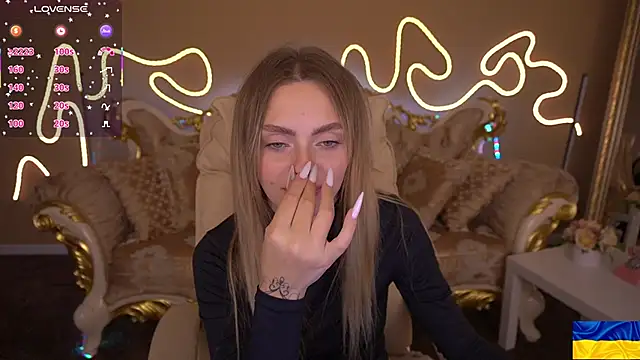 ChloeBrightt online show from 10.13.25