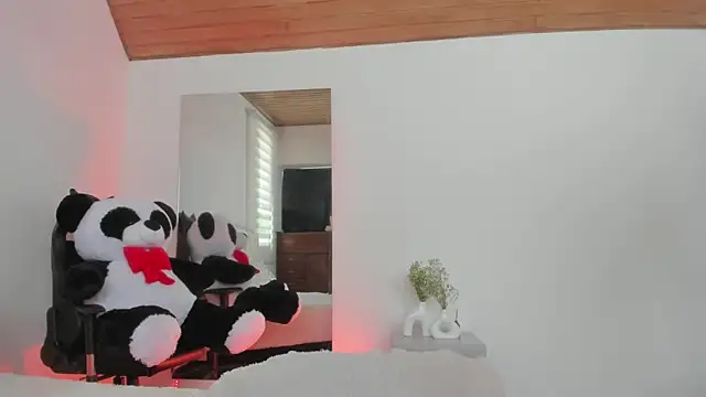 AtheneaRossi online show from 01.20.25