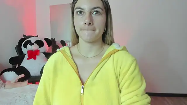 AtheneaRossi online show from 02.15.25