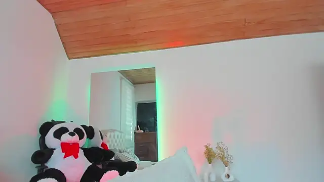 AtheneaRossi online show from 03.17.25