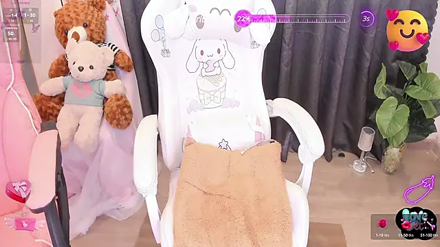 Yuka Chan online show from 02.08.25