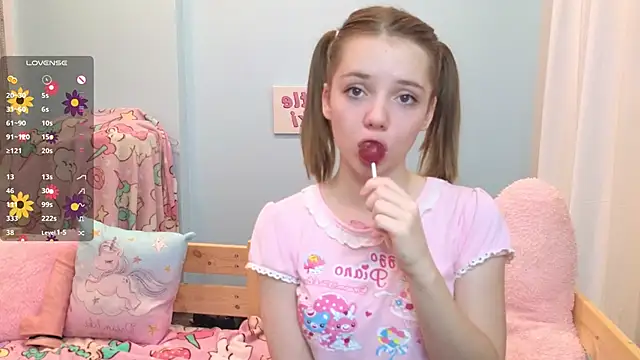 Snapshot of PrincessLittleKiki chatting on 10.15.25 PrincessLittleKiki online show from 10.15.25