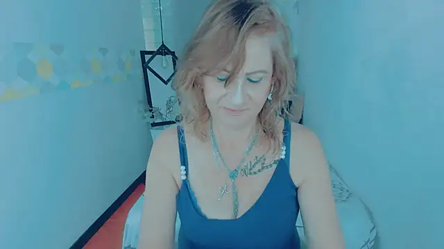 Snapshot of ScarletHoot_ chatting on 01.20.25 ScarletHoot online show from 01.20.25