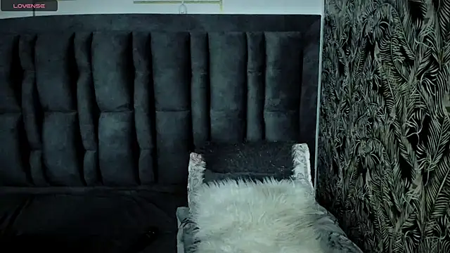 Snapshot of ScarletHoot_ chatting on 10.13.25 ScarletHoot  online show from 10.13.25