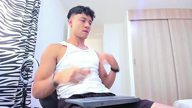 Snapshot of Sebastian-Dash chatting on 02.08.25 Sebastian-Dash online show from 02.08.25