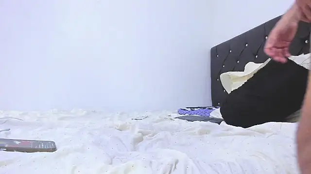 Snapshot of Sebastian-Dash chatting on 02.22.25 Sebastian-Dash online show from 02.22.25