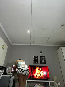 Snapshot of Bootyfulbarbiie chatting on 12.13.24 Bootyfulbarbiie online show from 12.13.24