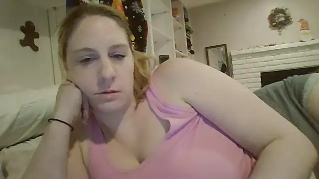 Snapshot of MsLG12301 chatting on 02.21.25 MsLG12301 online show from 02.21.25