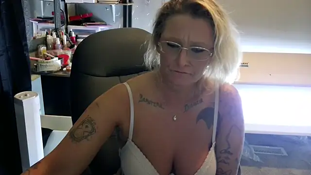 Lisalovely6981 online show from 01.08.25