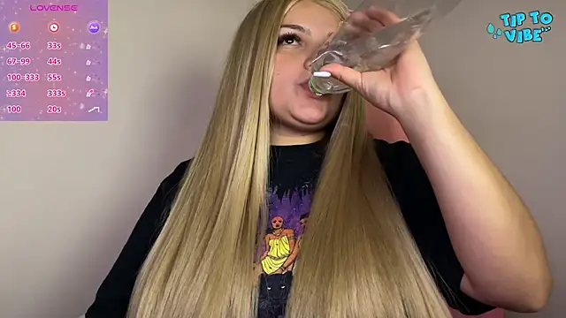 SweetPaige  online show from 12.18.24