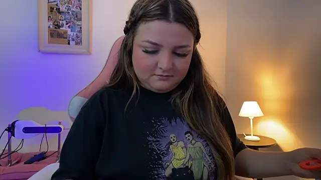 SweetPaige  online show from 12.22.25