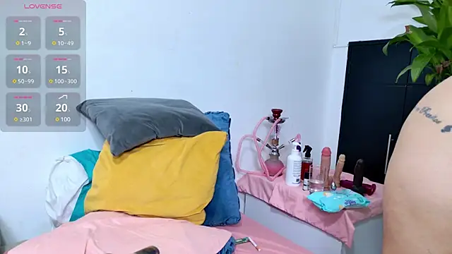 Snapshot of jamilaross chatting on 12.27.24 jamilaross online show from 12.27.24