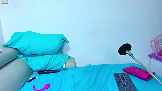 Snapshot of jamilaross chatting on 01.06.25 jamilaross online show from 01.06.25