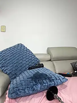 Snapshot of jamilaross chatting on 02.15.25 jamilaross online show from 02.15.25