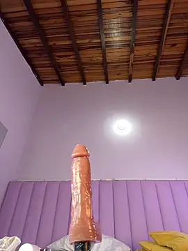 Snapshot of jamilaross chatting on 10.05.25 jamilaross online show from 10.05.25