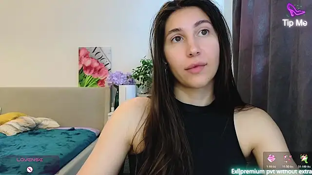 Snapshot of marrycolins chatting on 06.19.26 marrycolins online show from 06.19.26