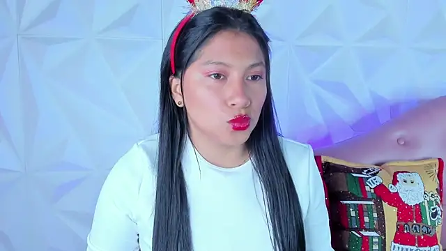 Snapshot of LinnaGardenia chatting on 12.11.24 LinnaGardenia online show from 12.11.24