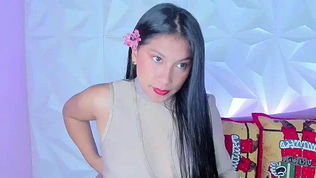 Snapshot of LinnaGardenia chatting on 12.20.24 LinnaGardenia online show from 12.20.24