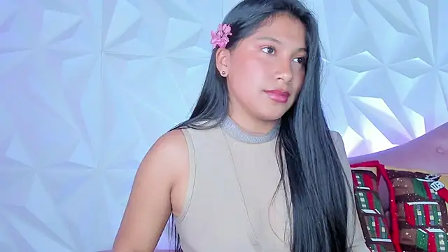 Snapshot of LinnaGardenia chatting on 12.20.24 LinnaGardenia online show from 12.20.24