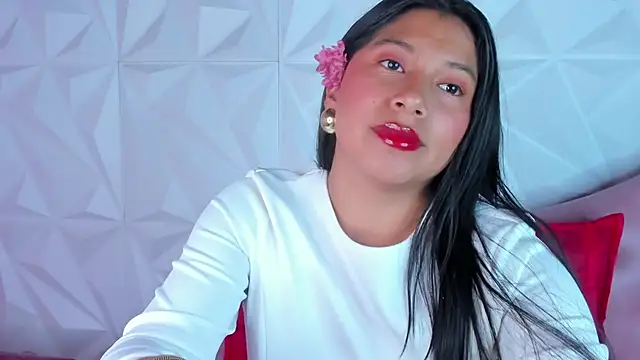 Snapshot of LinnaGardenia chatting on 12.25.24 LinnaGardenia online show from 12.25.24