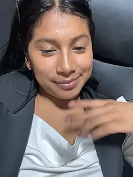 Snapshot of LinnaGardenia chatting on 12.26.24 LinnaGardenia online show from 12.26.24