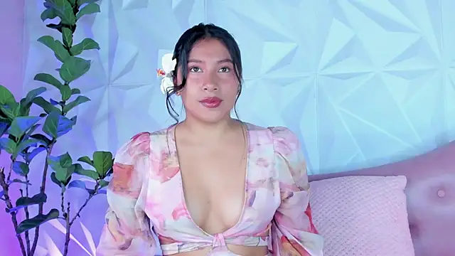 Snapshot of LinnaGardenia chatting on 01.19.25 LinnaGardenia online show from 01.19.25