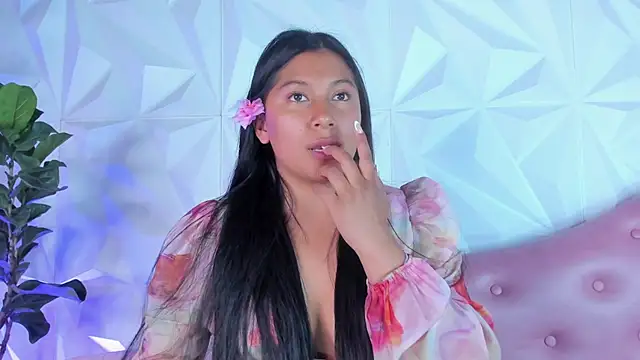 Snapshot of LinnaGardenia chatting on 02.01.25 LinnaGardenia online show from 02.01.25