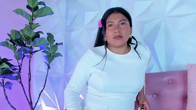 Snapshot of LinnaGardenia chatting on 02.01.25 LinnaGardenia online show from 02.01.25