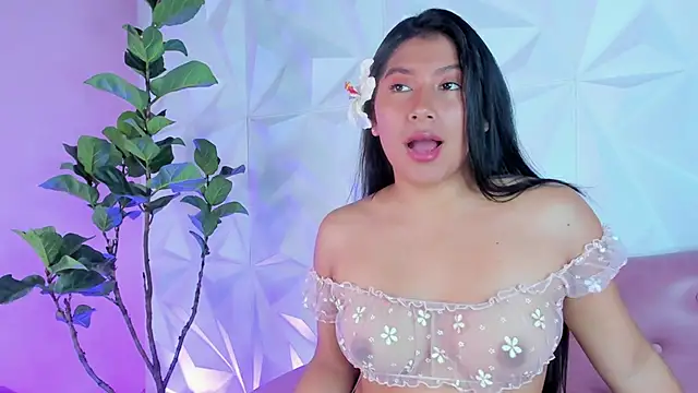 Snapshot of LinnaGardenia chatting on 02.07.25 LinnaGardenia online show from 02.07.25