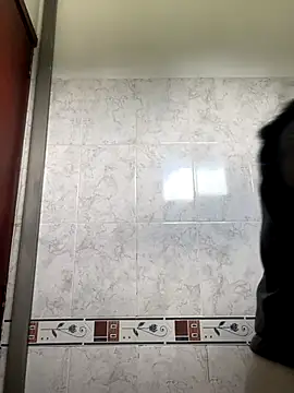 Snapshot of LinnaGardenia chatting on 10.21.25 LinnaGardenia online show from 10.21.25