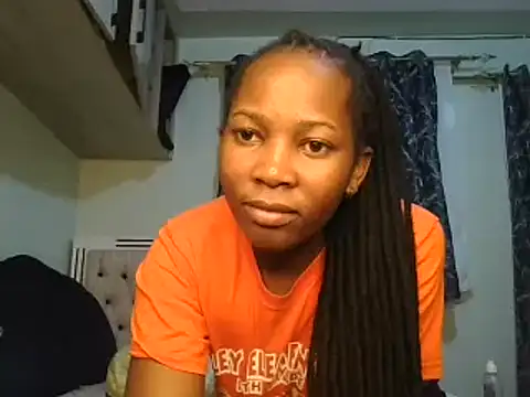 Petitiebooty online show from 12.18.24