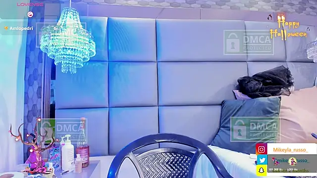 Mikeyla-Russo online show from 10.18.25