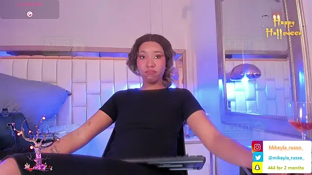 Mikeyla-Russo online show from 10.22.25