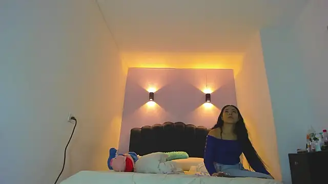 Sofia Clauss  online show from 03.30.26