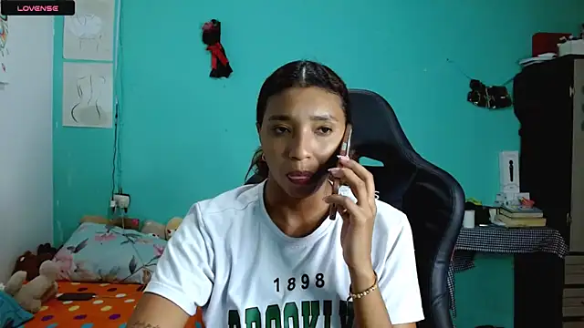 Snapshot of sensitive_brunette chatting on 02.13.26 sensitive brunette online show from 02.13.26