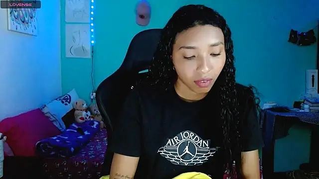 Snapshot of sensitive_brunette chatting on 03.06.26 sensitive brunette online show from 03.06.26