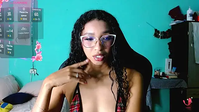 Snapshot of sensitive_brunette chatting on 06.07.26 sensitive brunette online show from 06.07.26