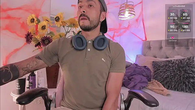 Tom cooper  online show from 10.10.25