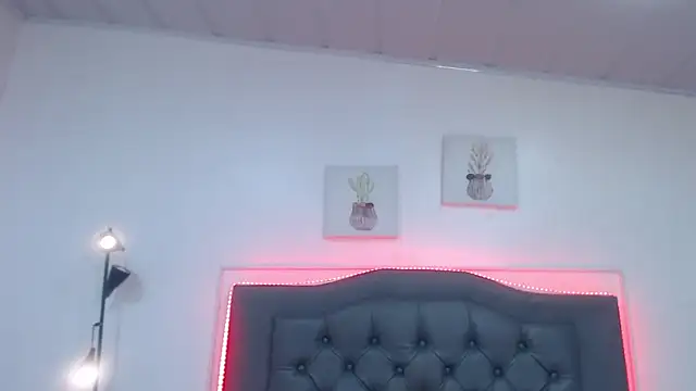 Snapshot of candy_lux_ chatting on 10.18.25 candy lux online show from 10.18.25