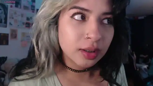 Snapshot of mollyshake1 chatting on 09.20.25 mollyshake1 online show from 09.20.25