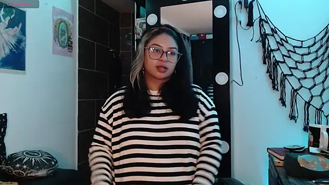 Snapshot of mollyshake1 chatting on 10.01.25 mollyshake1 online show from 10.01.25