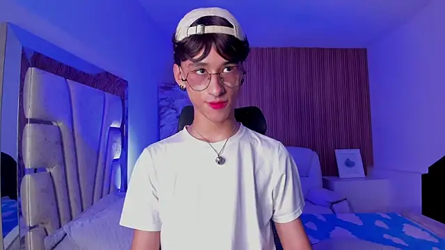 Snapshot of JasperCooper_ chatting on 10.20.25 JasperCooper  online show from 10.20.25